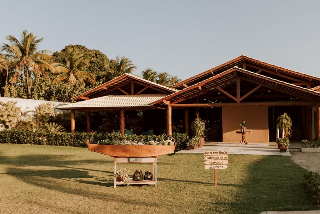 espaço verde onde é a festa de casamento
